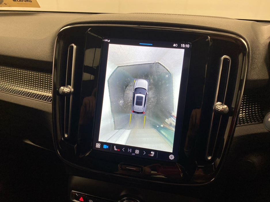 2022 Volvo XC40 - image 19