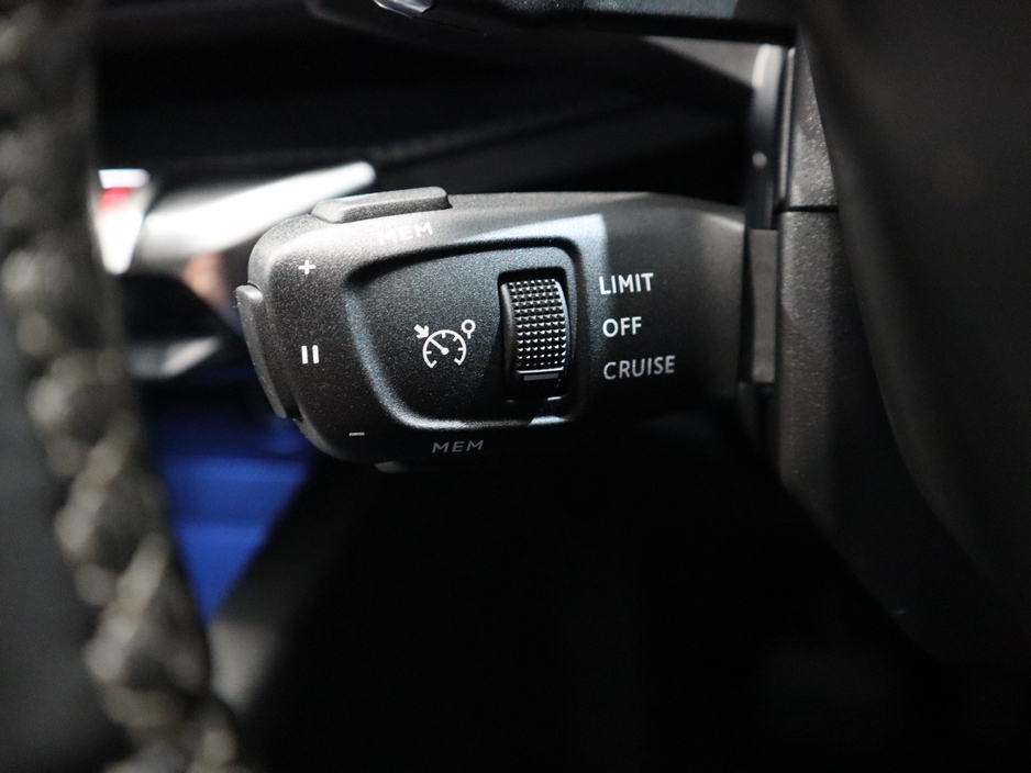 2022 Peugeot 3008 - image 13