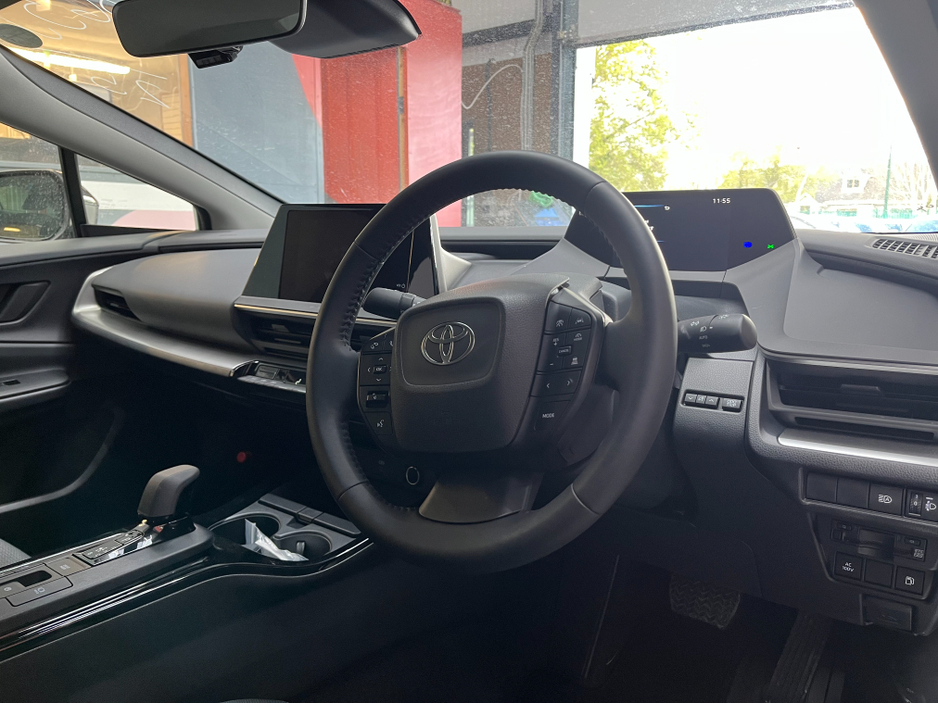 2025 Toyota Prius - image 7