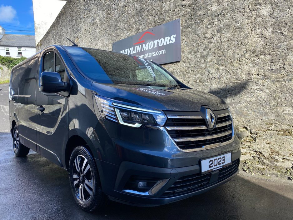 2023 Renault Trafic - image 2