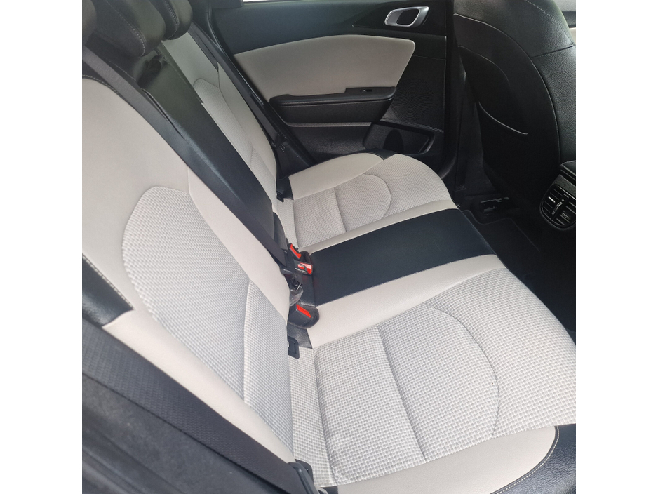 2021 Kia Ceed 1.6 CRDI PHEV Trailer €19,950