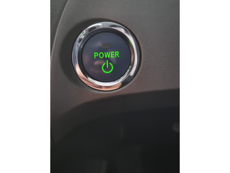 2014 Toyota Prius - image 19