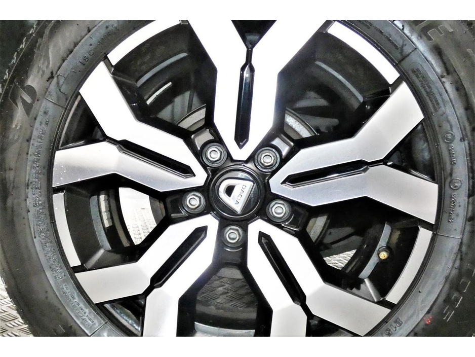 2022 Dacia Duster - image 15