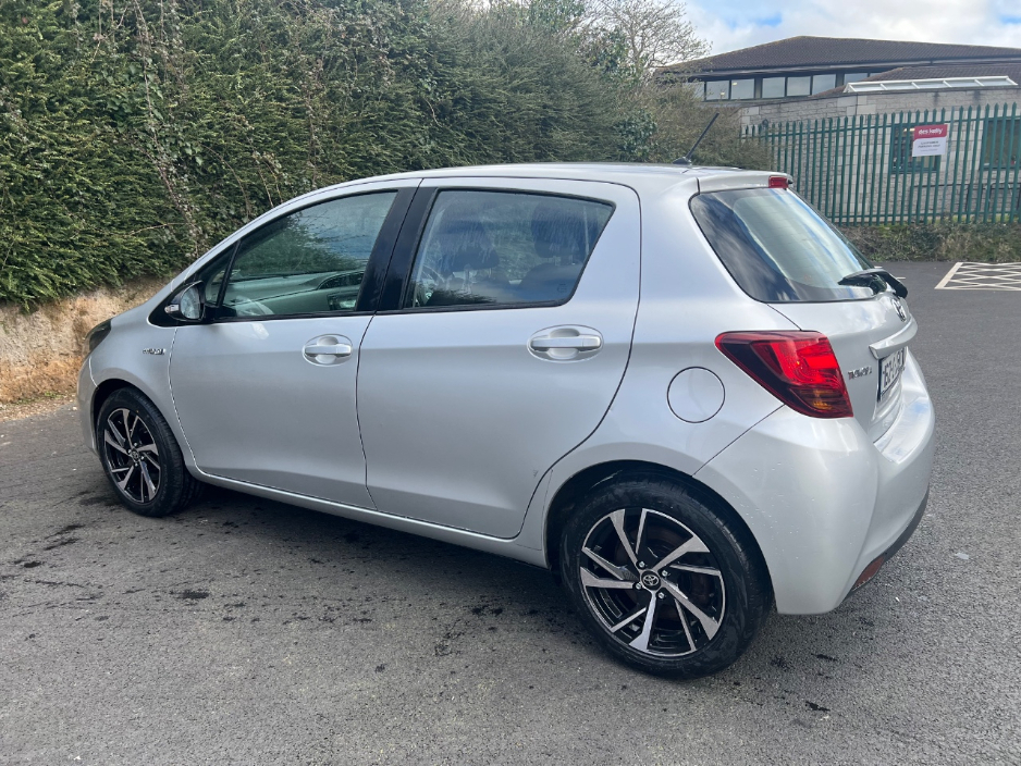 2016 Toyota Yaris - image 13