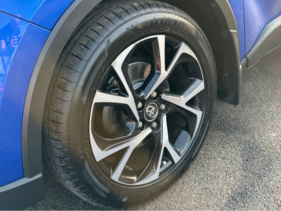 2019 Toyota C-HR - image 17