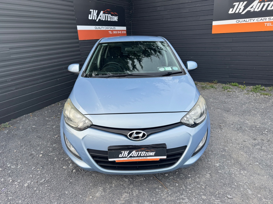 2012 Hyundai i20 - image 2