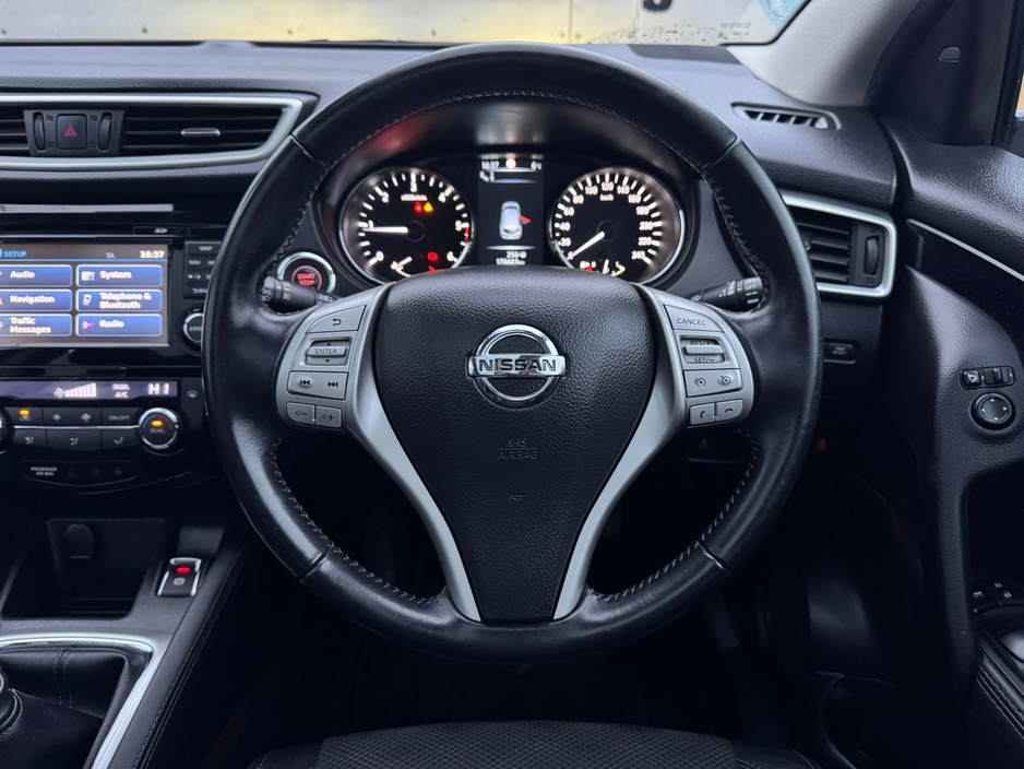 2015 Nissan Qashqai 1.5 SVE DAP + GLASS ROYALE ROOF E 4DR €9,800