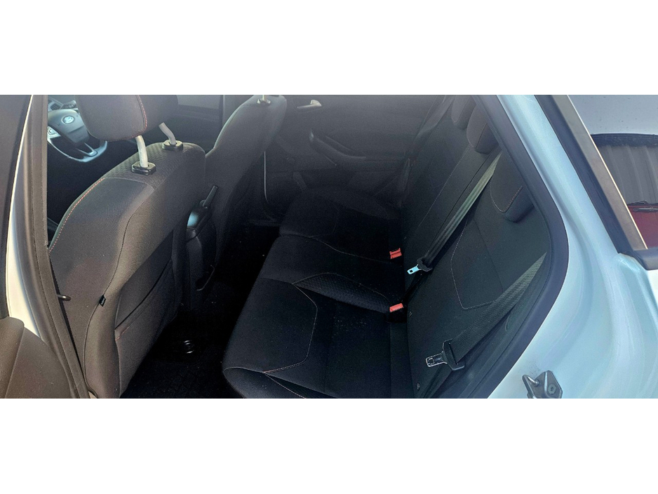 2018 Ford Focus - image 26