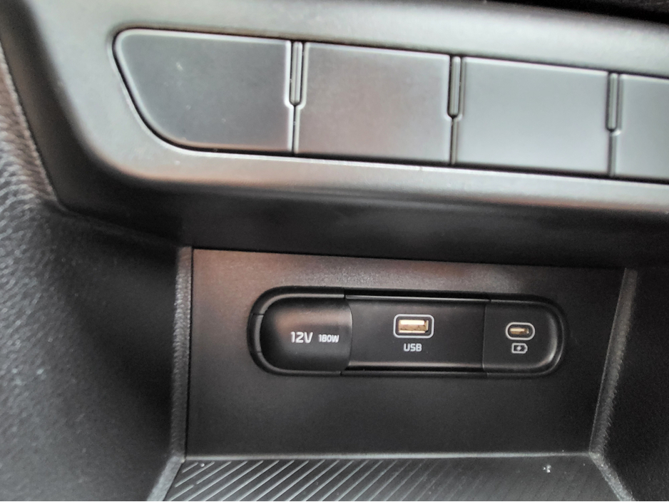 2023 Kia Sportage - image 4