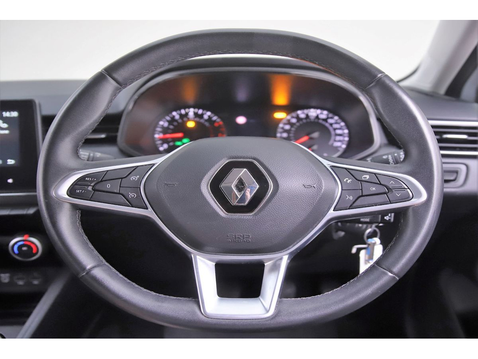 2022 Renault Clio - image 17