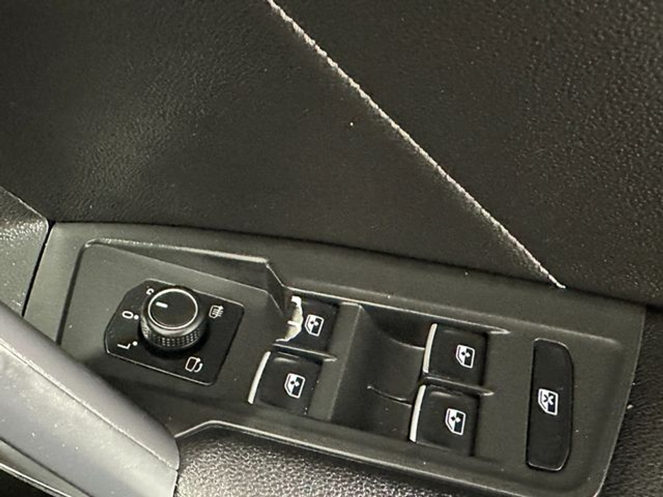 2020 Volkswagen Tiguan - image 22