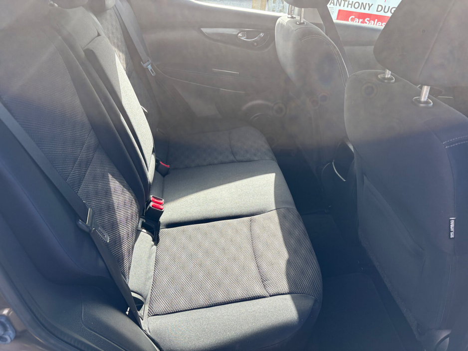 2014 Nissan Qashqai - image 11