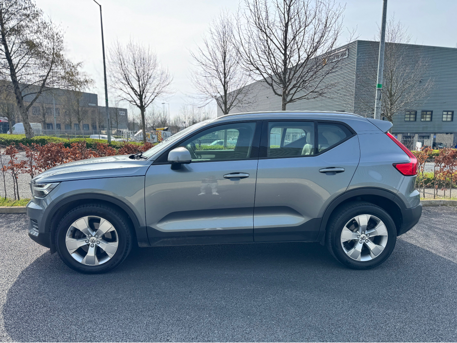 2018 Volvo XC40 - image 2
