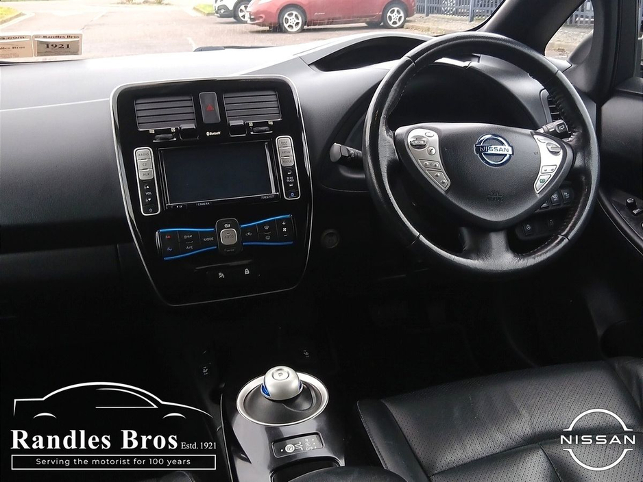 2016 Nissan Leaf - image 12