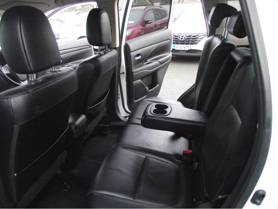 2016 Mitsubishi Outlander 2.3D  4WD  7SEATS  150PS 5DR   6 6MT    16MY €12,950