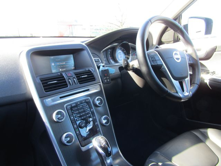 2014 Volvo XC60 - image 10