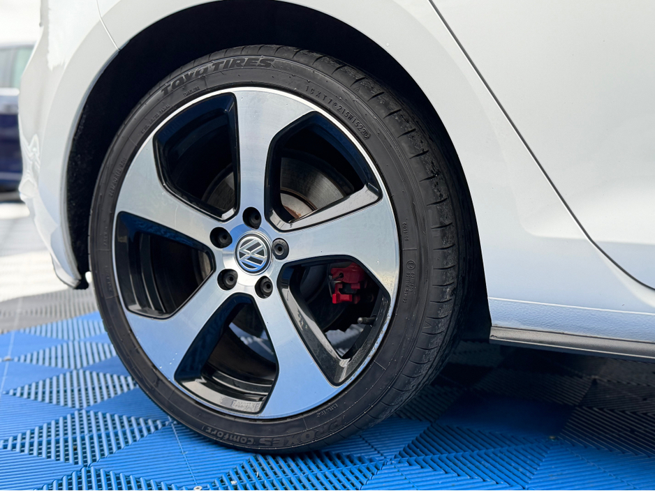 2017 Volkswagen Golf - image 10