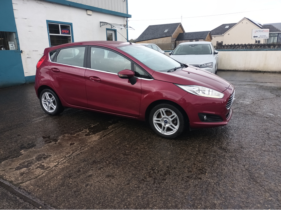 2015 Ford Fiesta - image 2