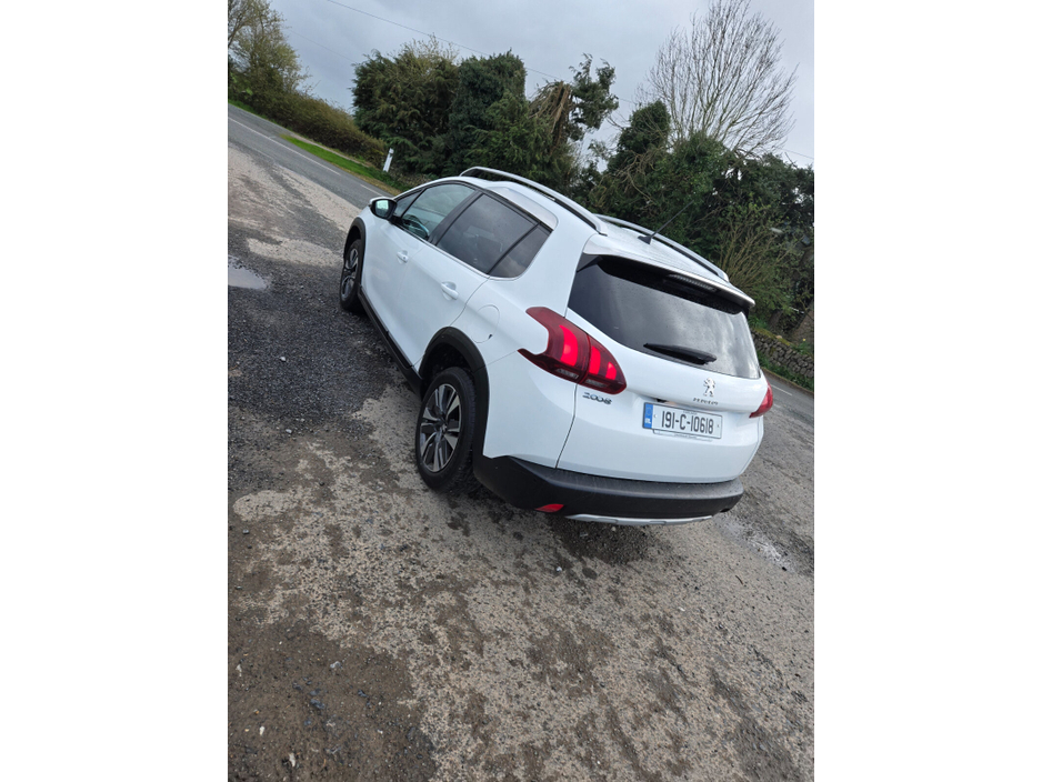 2019 Peugeot 2008 - image 2