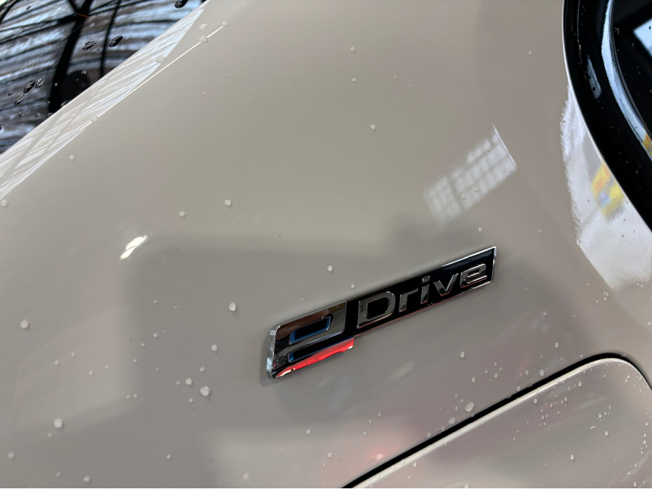 2018 BMW 5 Series - image 11