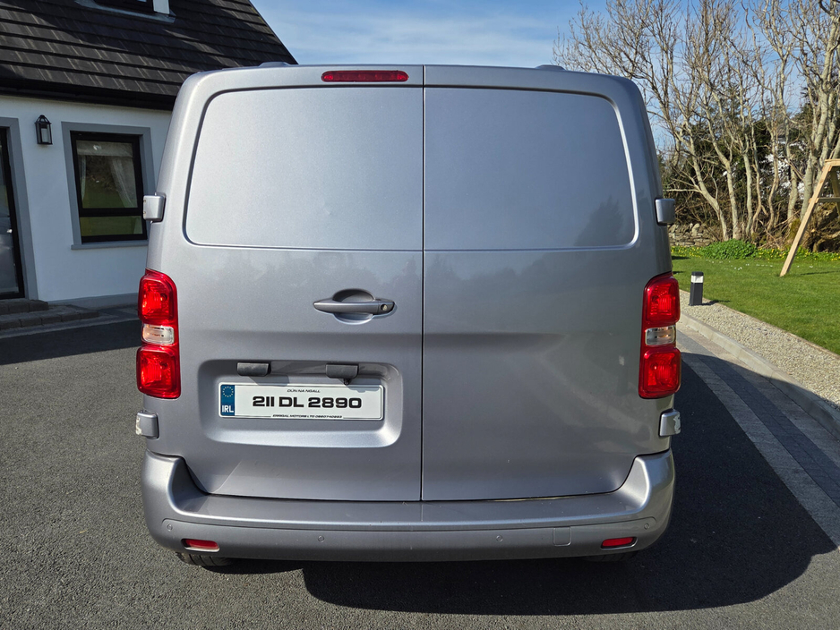 2021 Vauxhall Vivaro - image 7