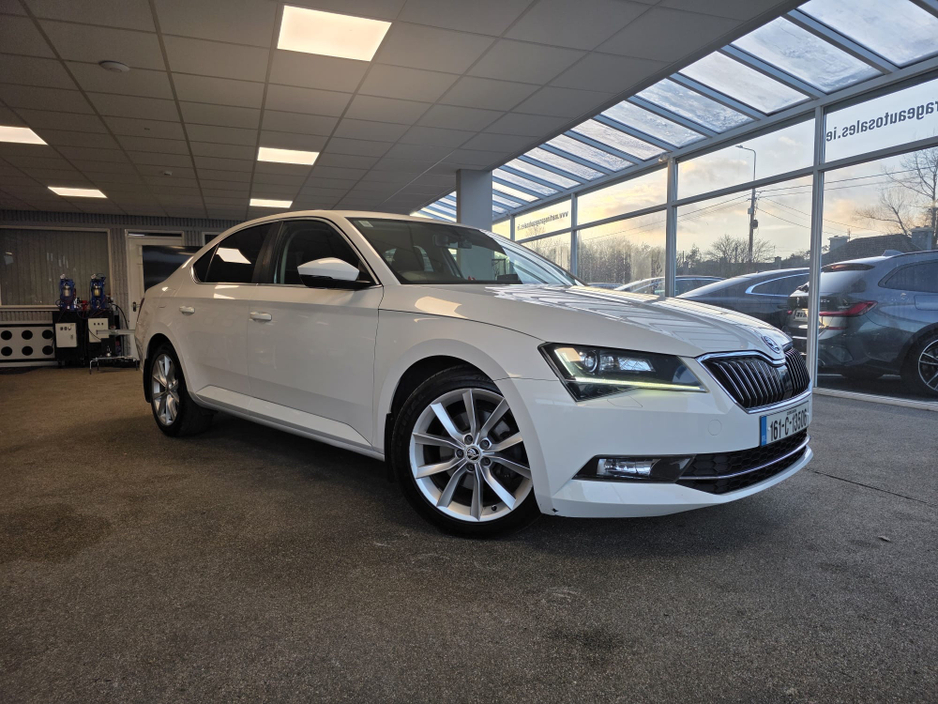 2016 Skoda Superb - image 2