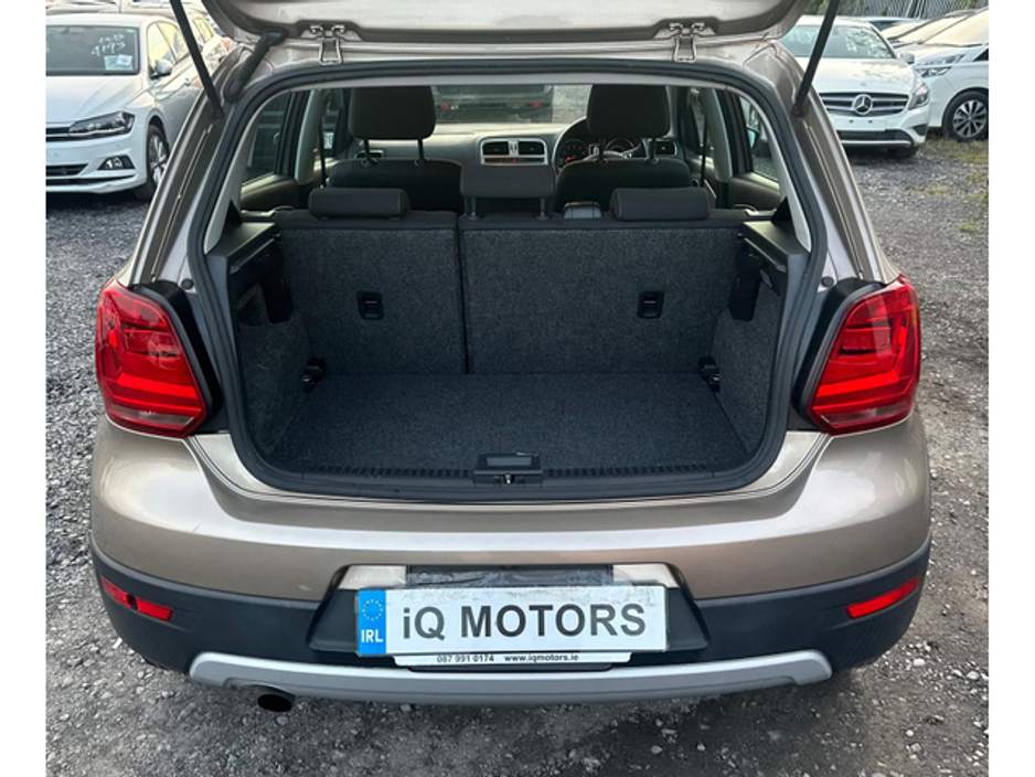 2014 Volkswagen Polo - image 13