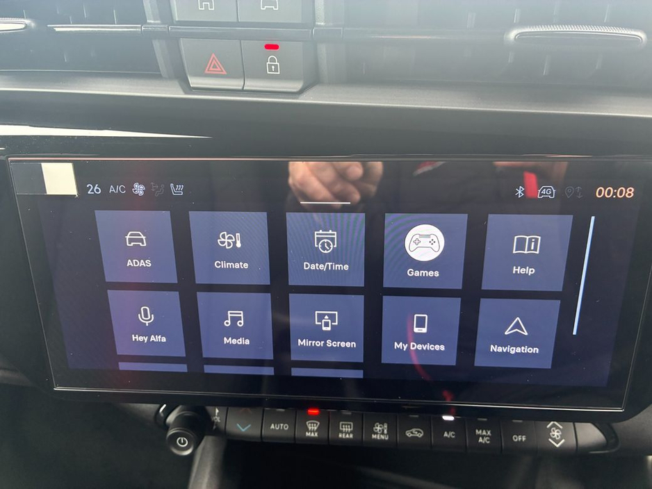 2026 Alfa Romeo Junior Ibrida €44,345