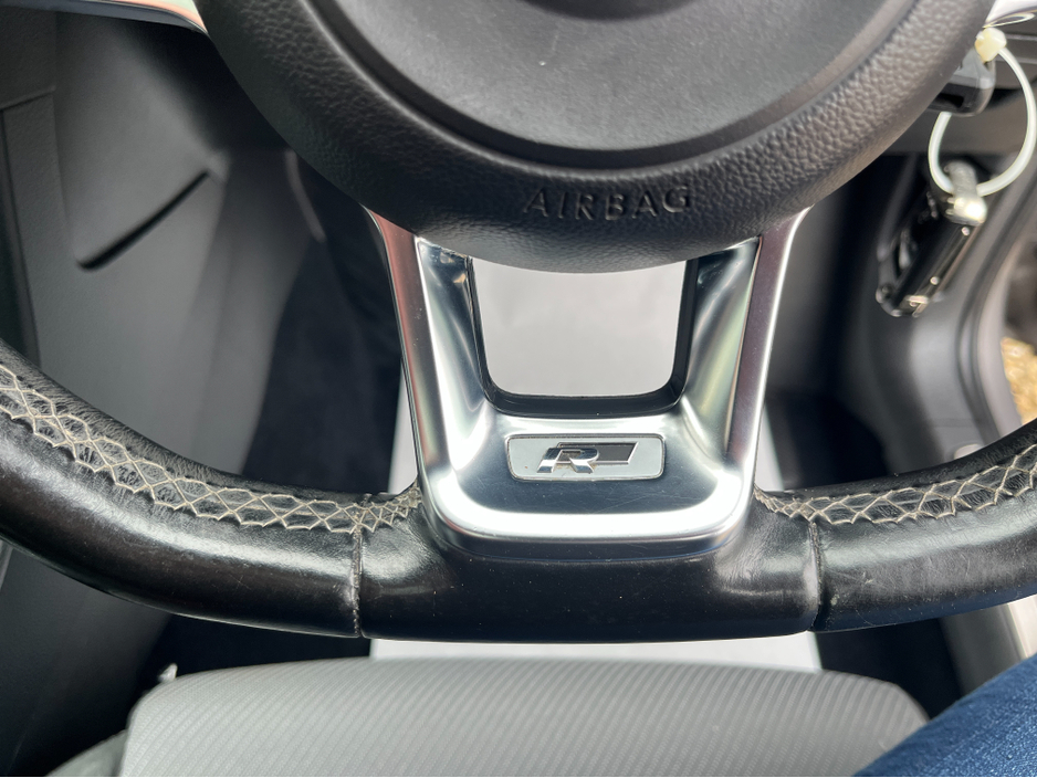 2016 Volkswagen Golf - image 18