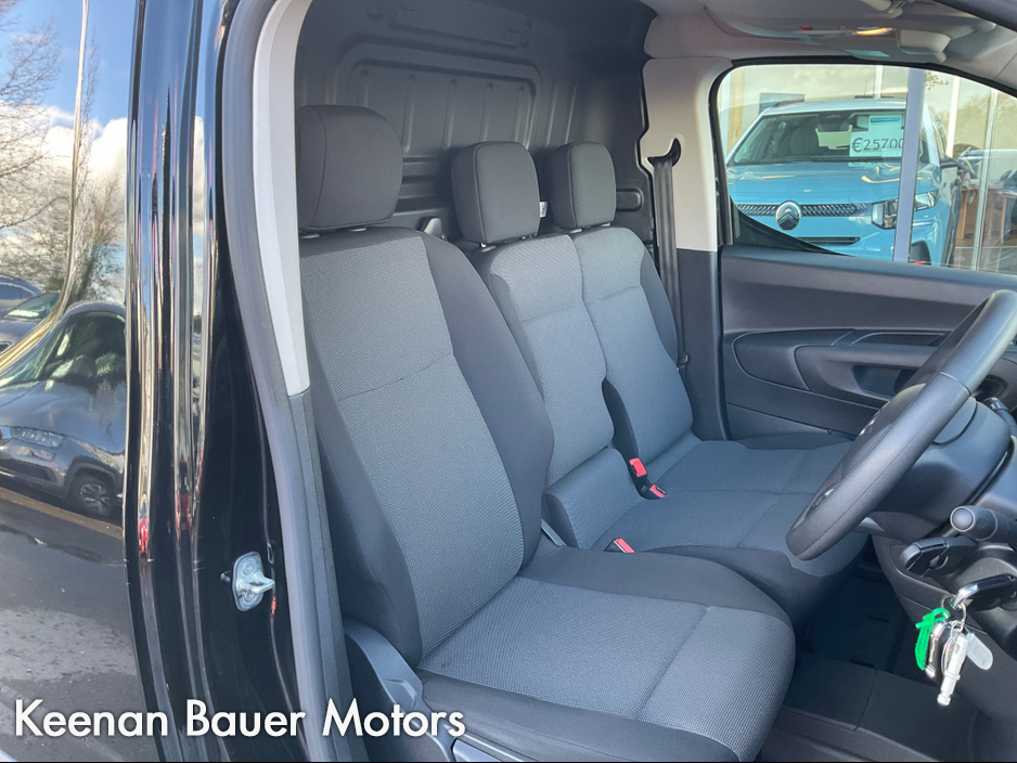 2023 Citroen Berlingo - image 10