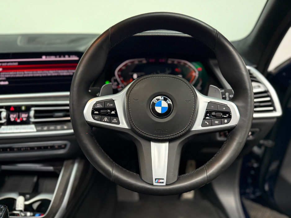 2020 BMW X7 - image 18