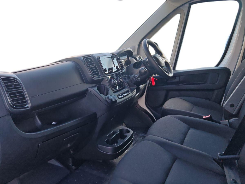 2025 Opel Movano - image 3