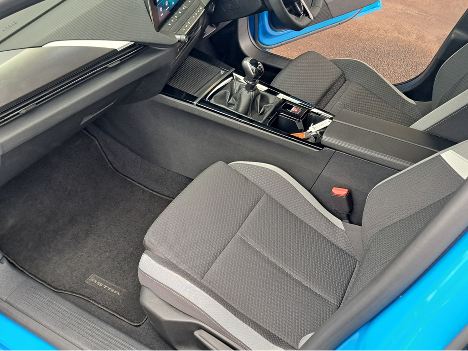 2025 Opel Astra ELEGANCE 1.2TURBO 110BHP **REVERSING CAMERA** €29,950