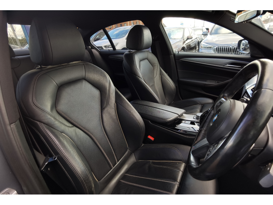 2017 BMW 5 Series - image 8