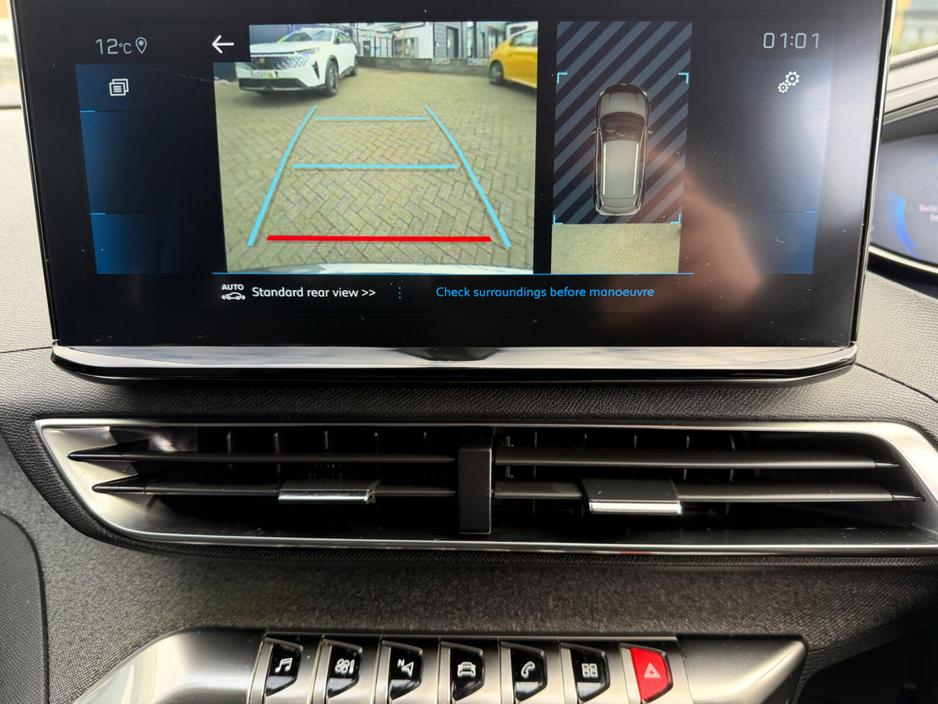 2023 Peugeot 3008 - image 11