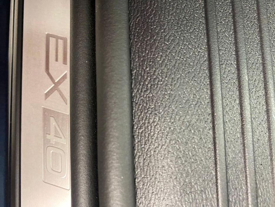 2026 Volvo EX40 - image 23