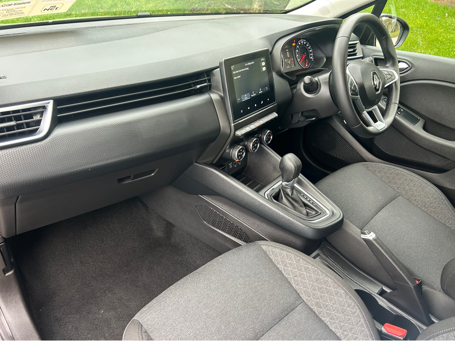 2023 Renault Clio - image 14