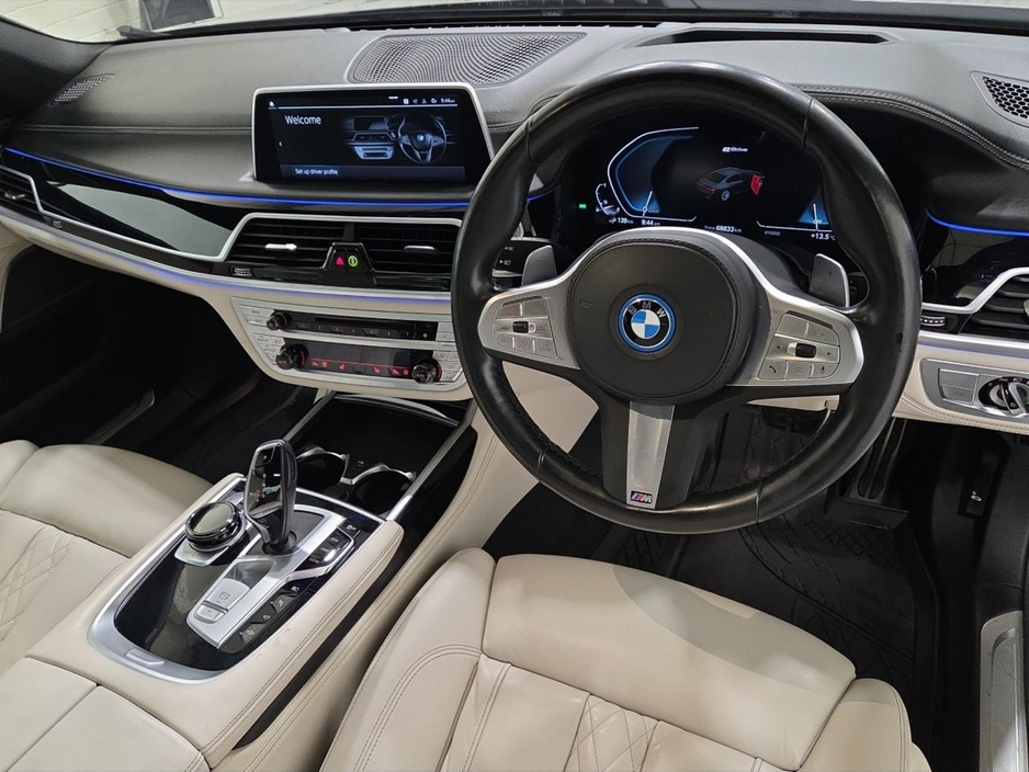 2022 BMW 7 Series - image 6