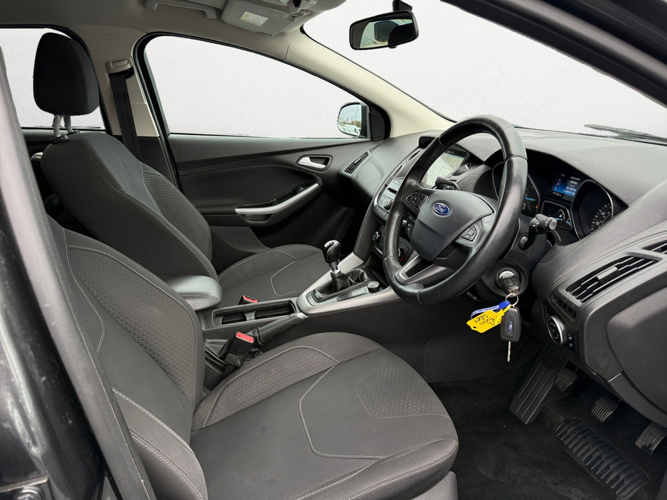 2018 Ford Focus - image 5