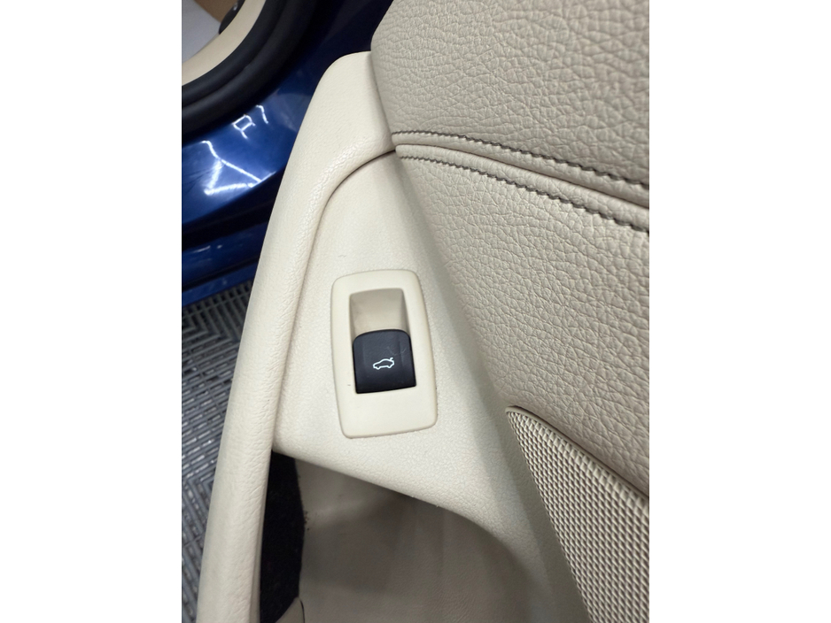 2017 BMW 5 Series - image 18