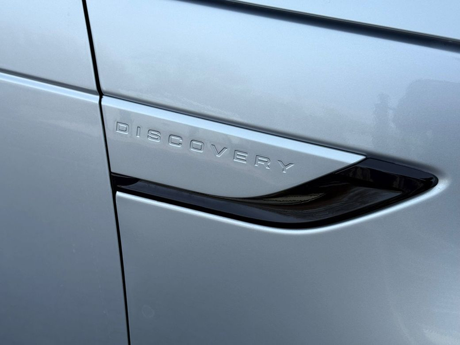 2024 Land Rover Discovery - image 28