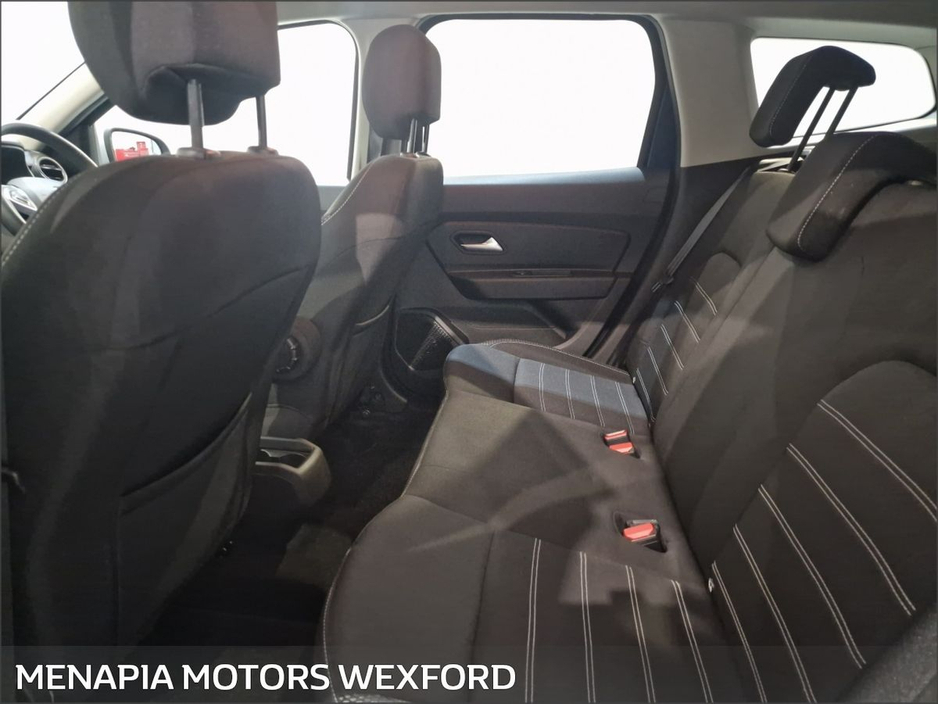 2020 Dacia Duster - image 12