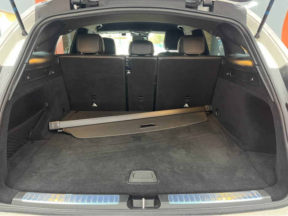 2021 Mercedes-Benz EQC - image 7
