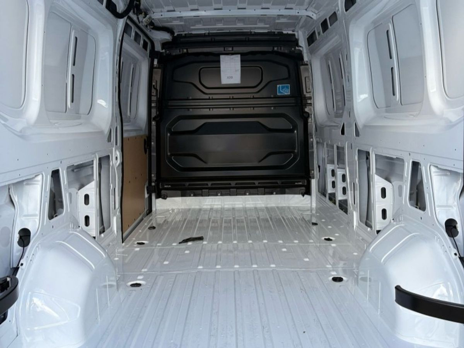 2025 Renault Master - image 6