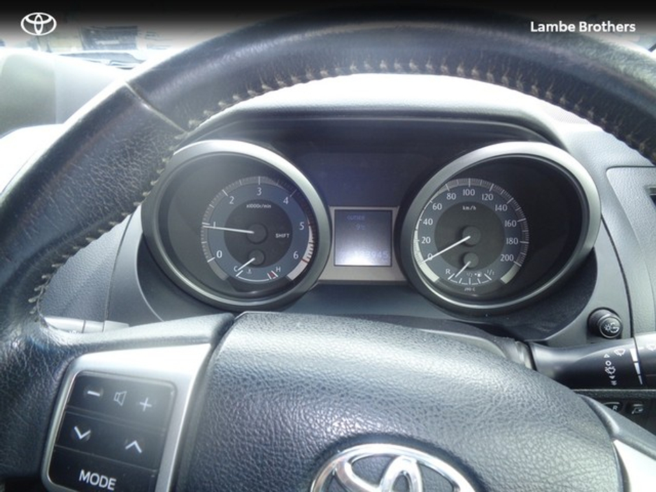 2018 Toyota Landcruiser - image 13