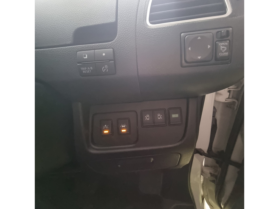 2014 Nissan Serena - image 25