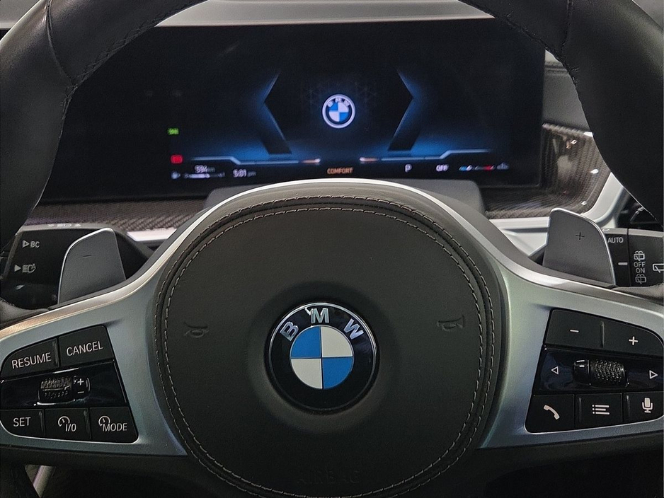 2023 BMW X7 - image 9