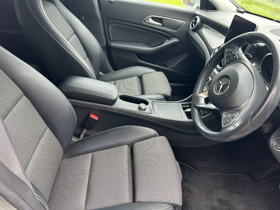 2018 Mercedes-Benz 180 - image 11