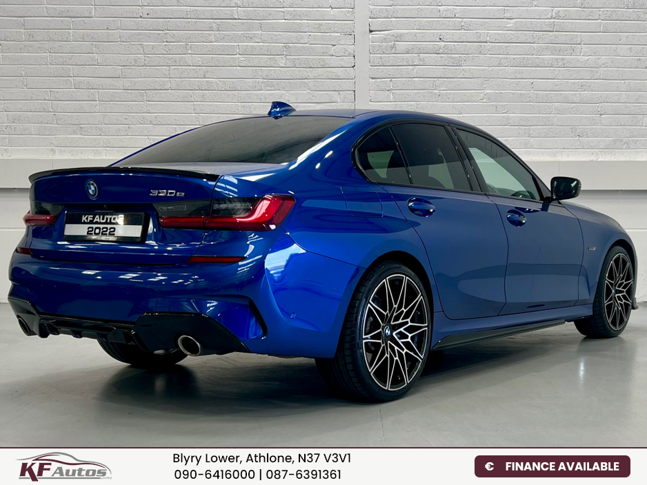 2022 BMW 3 Series - image 8