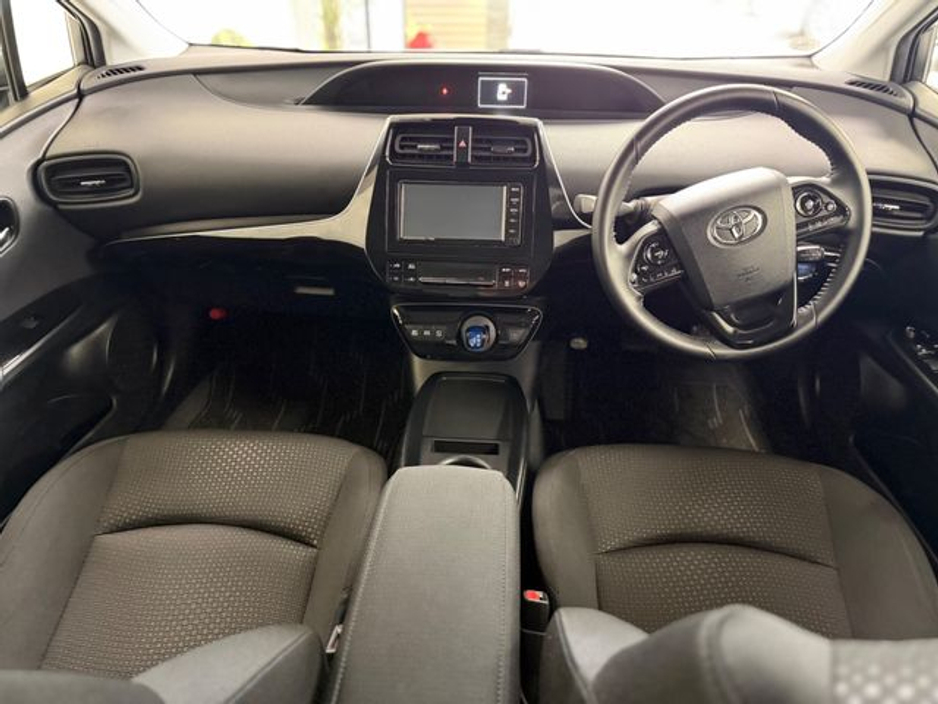 2022 Toyota Prius - image 6